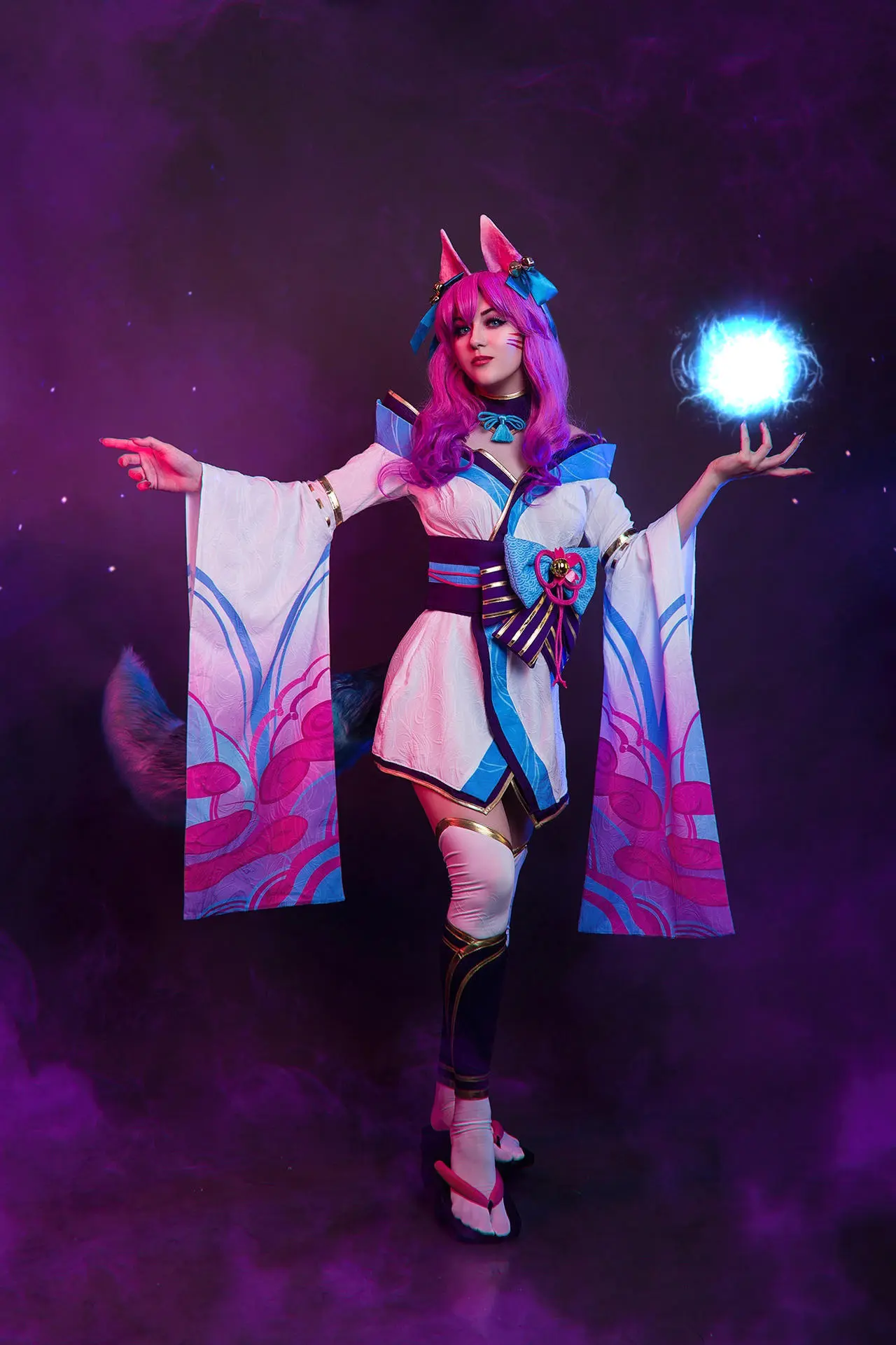 Ahri cosplay vẻ đẹp hồ ly chín đuôi quyến rũ