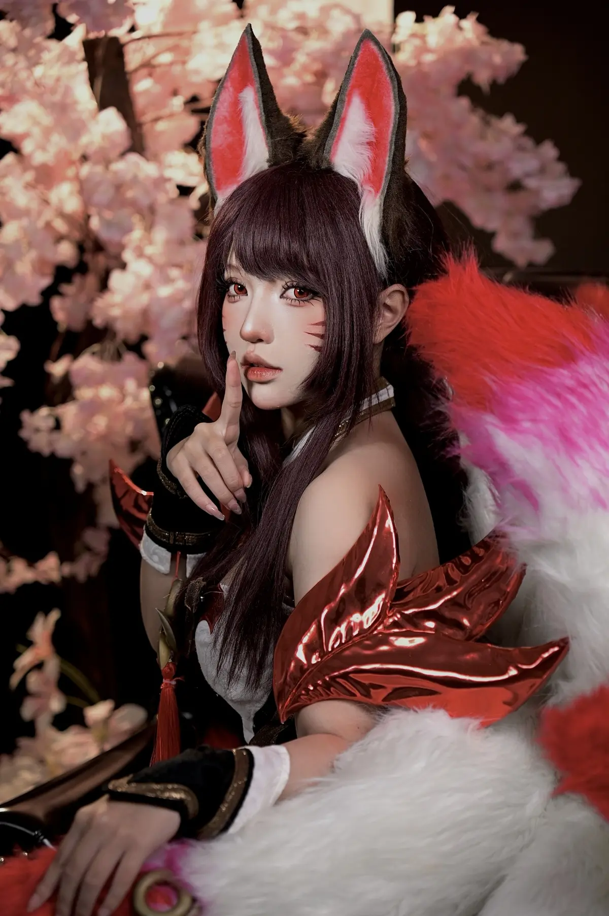 Ahri cosplay vẻ đẹp hồ ly chín đuôi quyến rũ