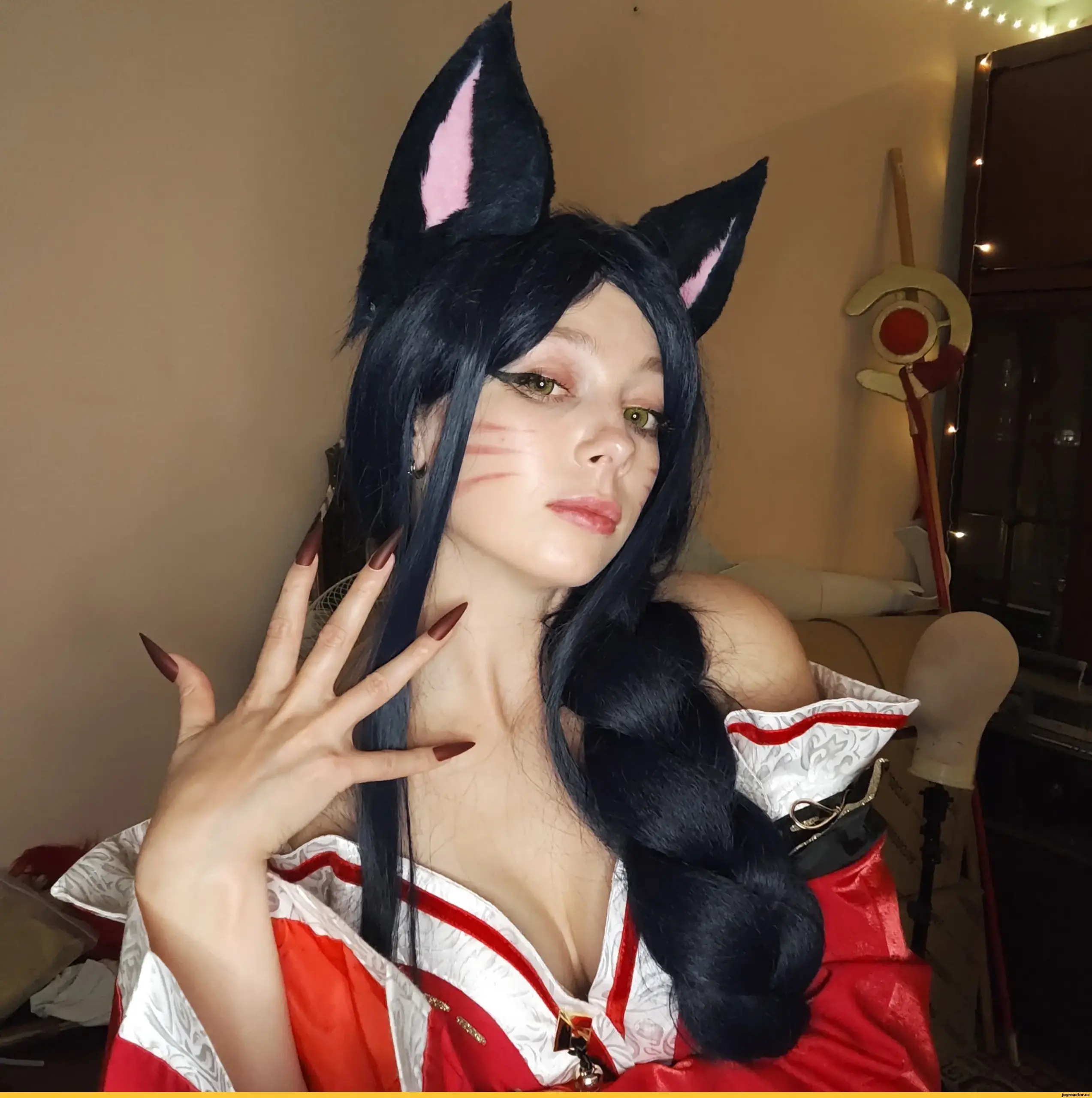 Ahri cosplay vẻ đẹp nữ thần cáo chín đuôi quyến rũ