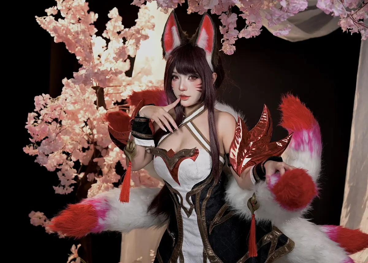 Ahrishiki cosplay nữ chiến binh cáo đẹp mê hoặc