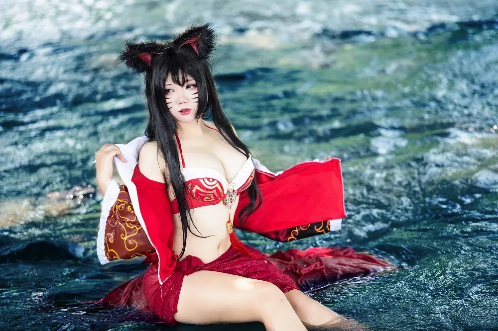 Ahrishiki cosplay tuyệt đẹp bên dòng suối thanh lịch