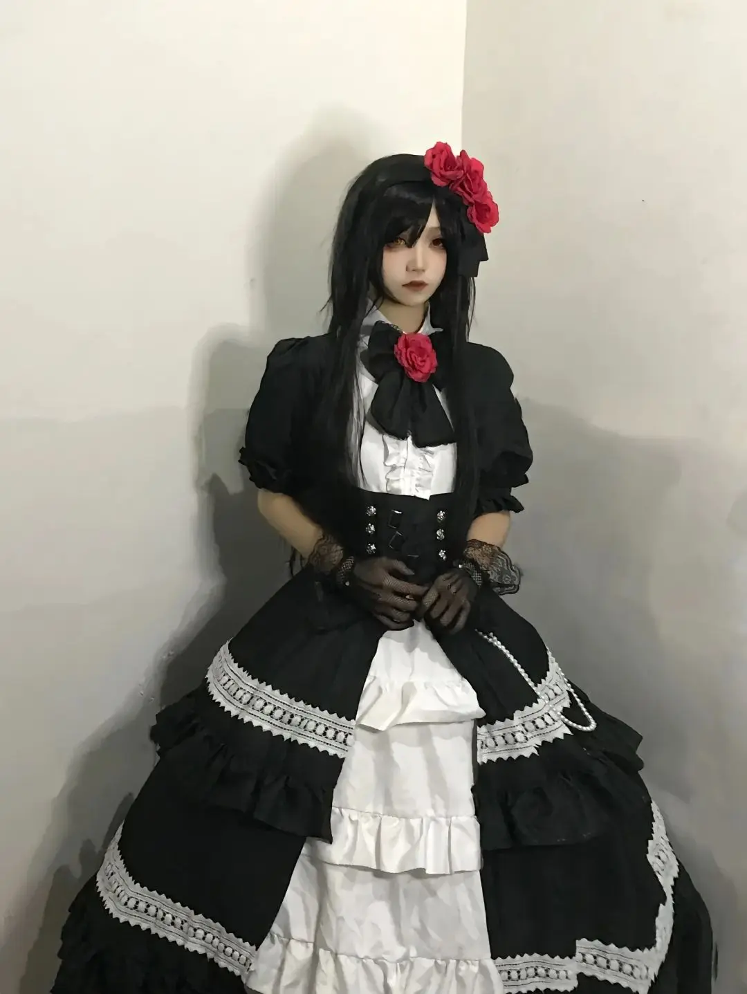 Ahrishiki cosplay tuyệt đẹp trong váy họa tiết hồng đen