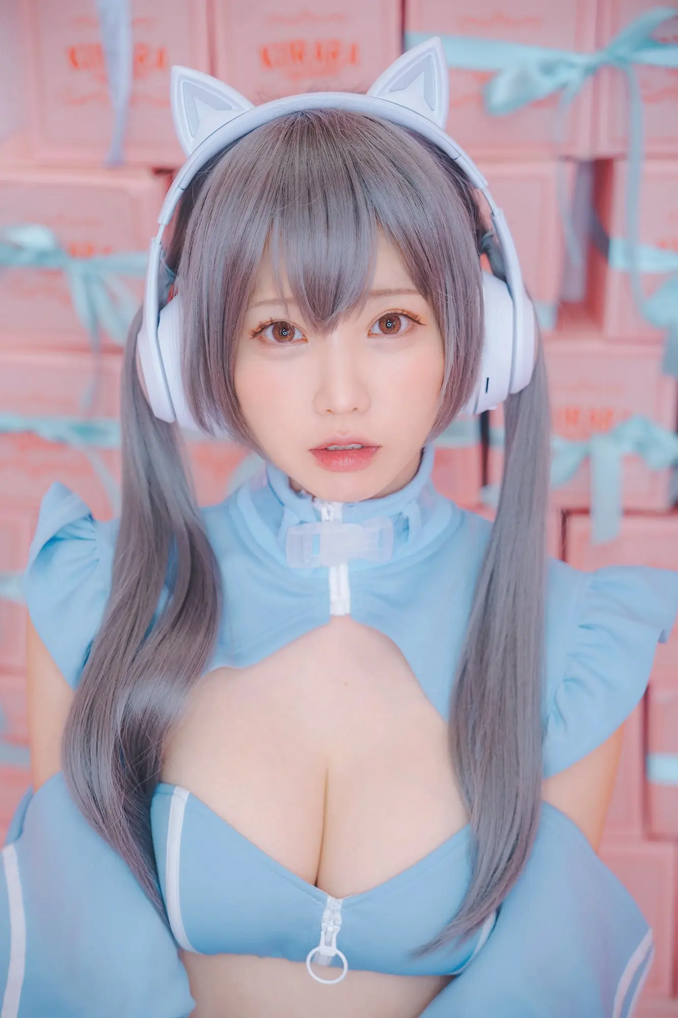 Aikouwu hóa thân thành nhân vật anime cực quyến rũ