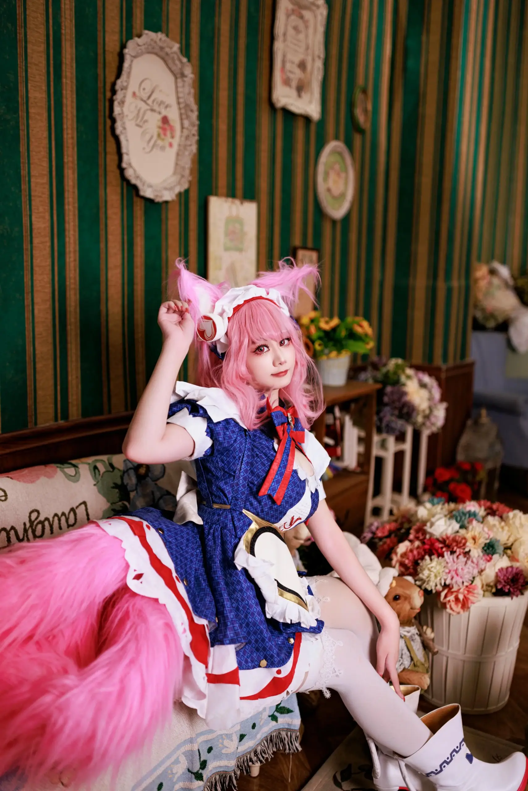 Aikouwu hóa thân thành nhân vật anime trong studio