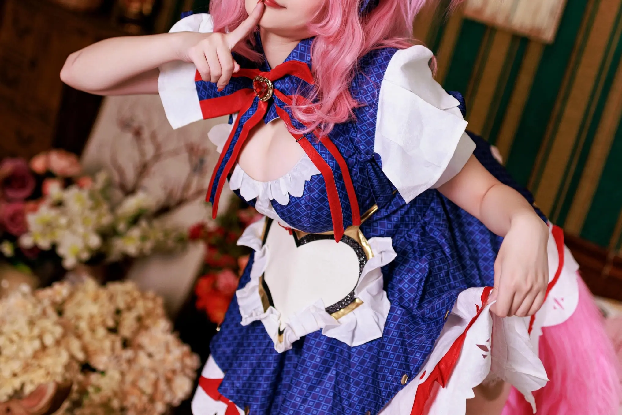 Aikouwu hóa thân thành nhân vật anime với trang phục đẹp