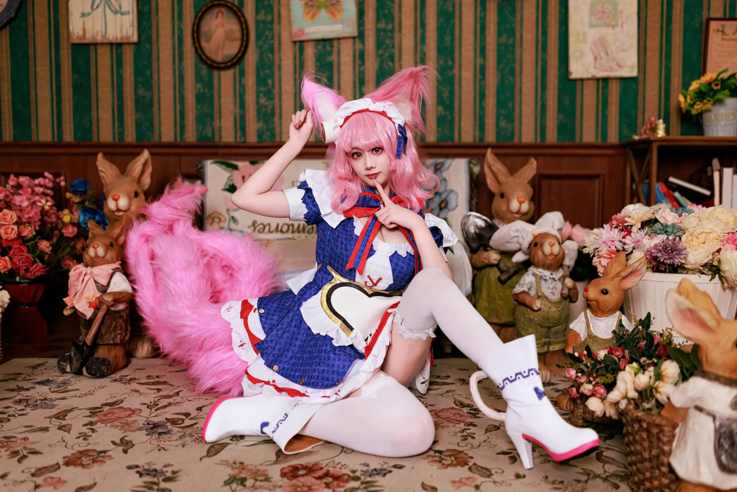 Aikouwu hóa thân thành nữ hoàng tim trong trang phục cosplay