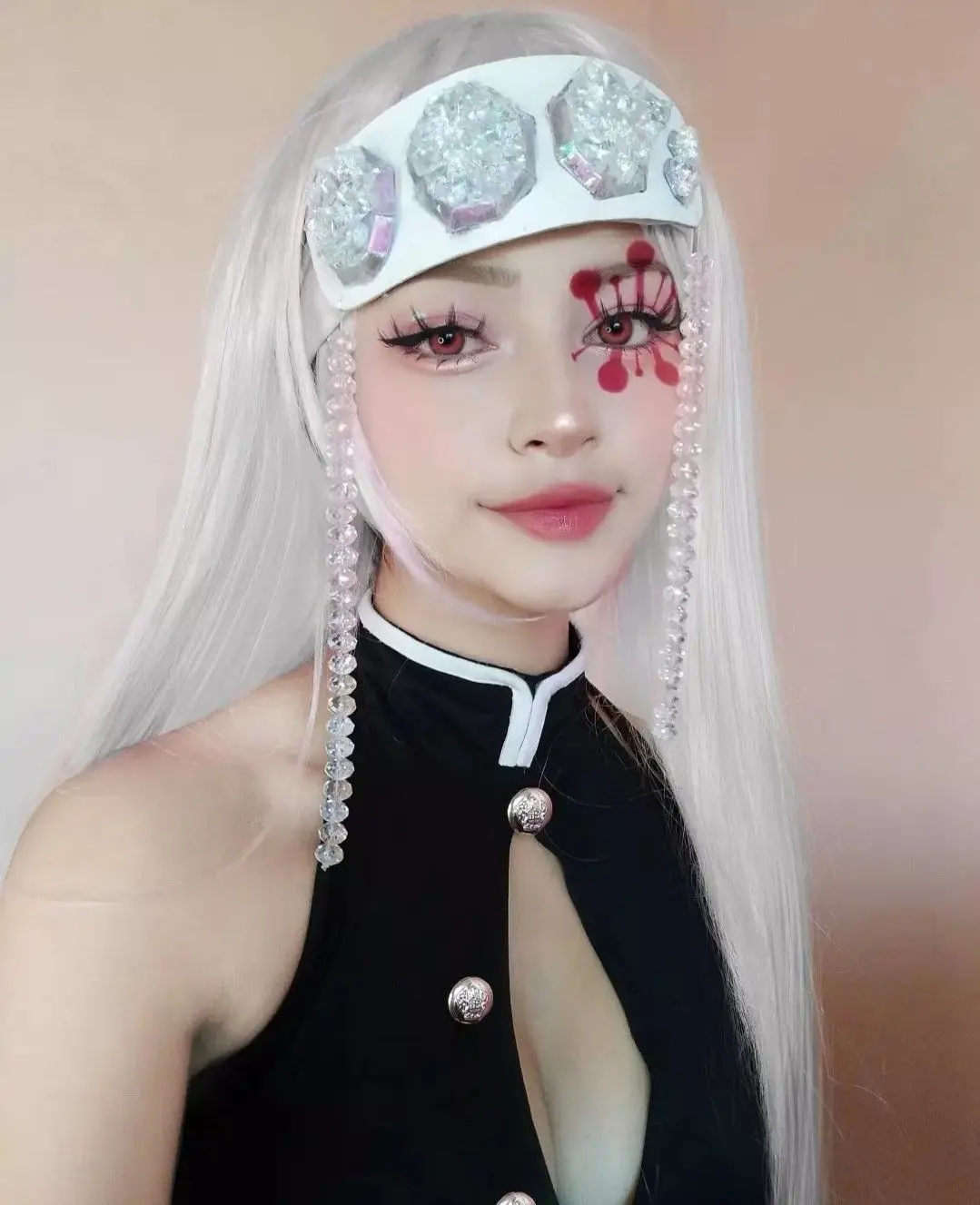Aikouwu hóa thân thành shinobu kocho trong kimetsu no yaiba