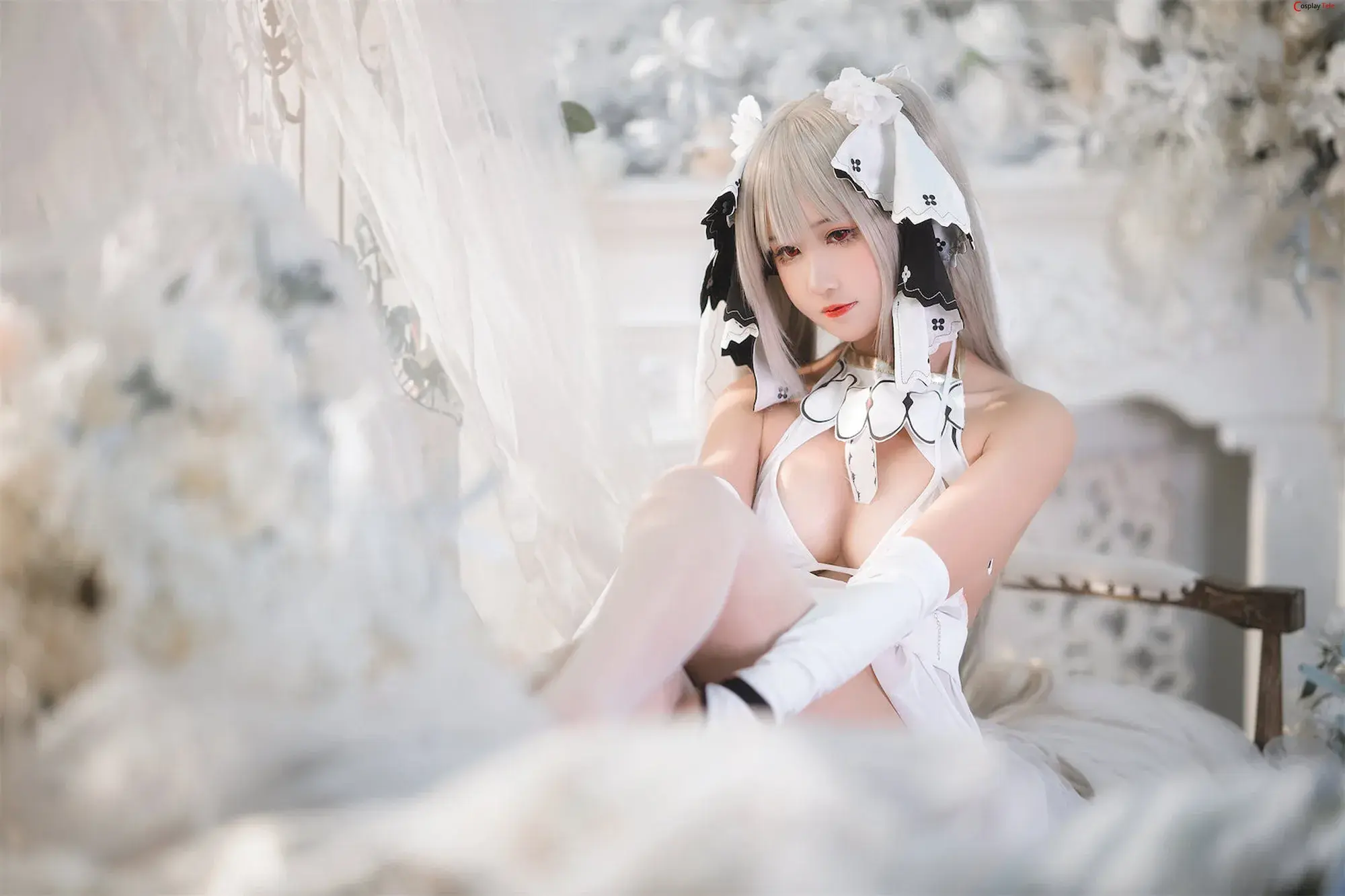 Aikouwu hóa thân thành thiên thần băng giá trong trang phục cosplay