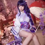 Aiwest đóng giả raiden shogun với kimono tím quyến rũ