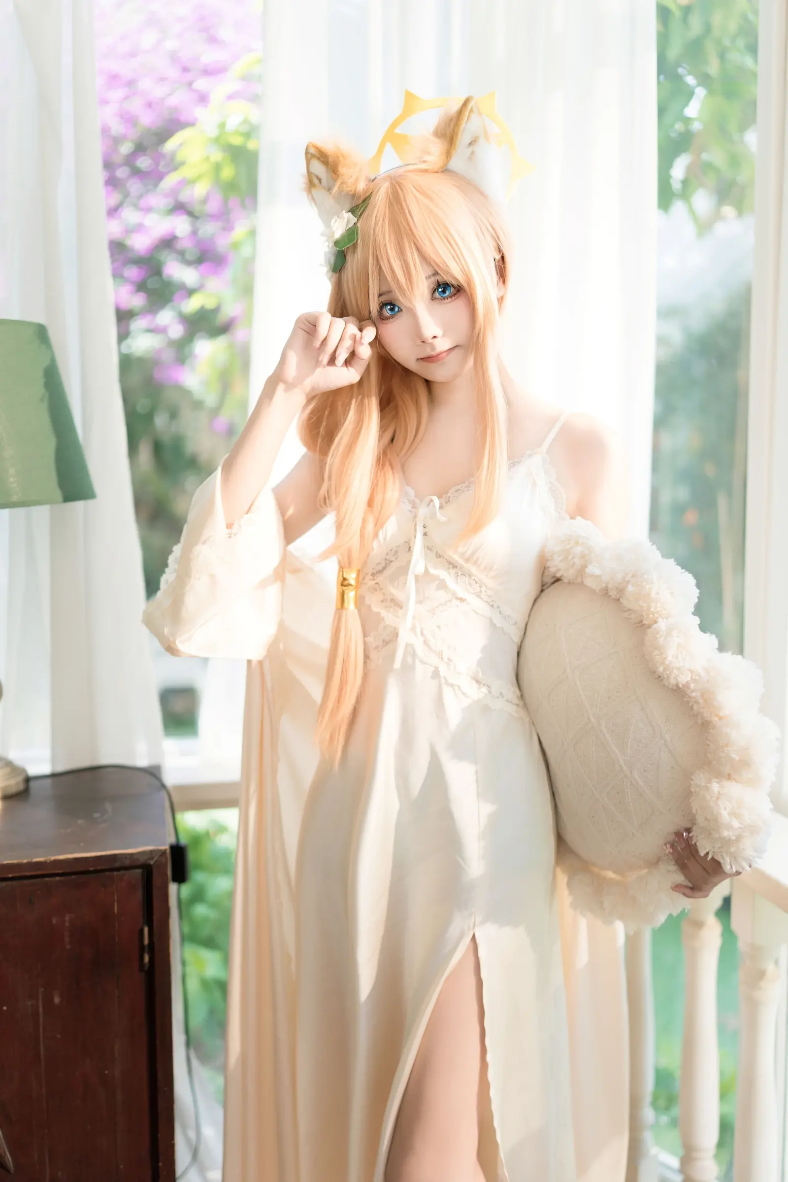 Aiwest đóng giả vẻ đẹp mộng mị trong trang phục cosplay