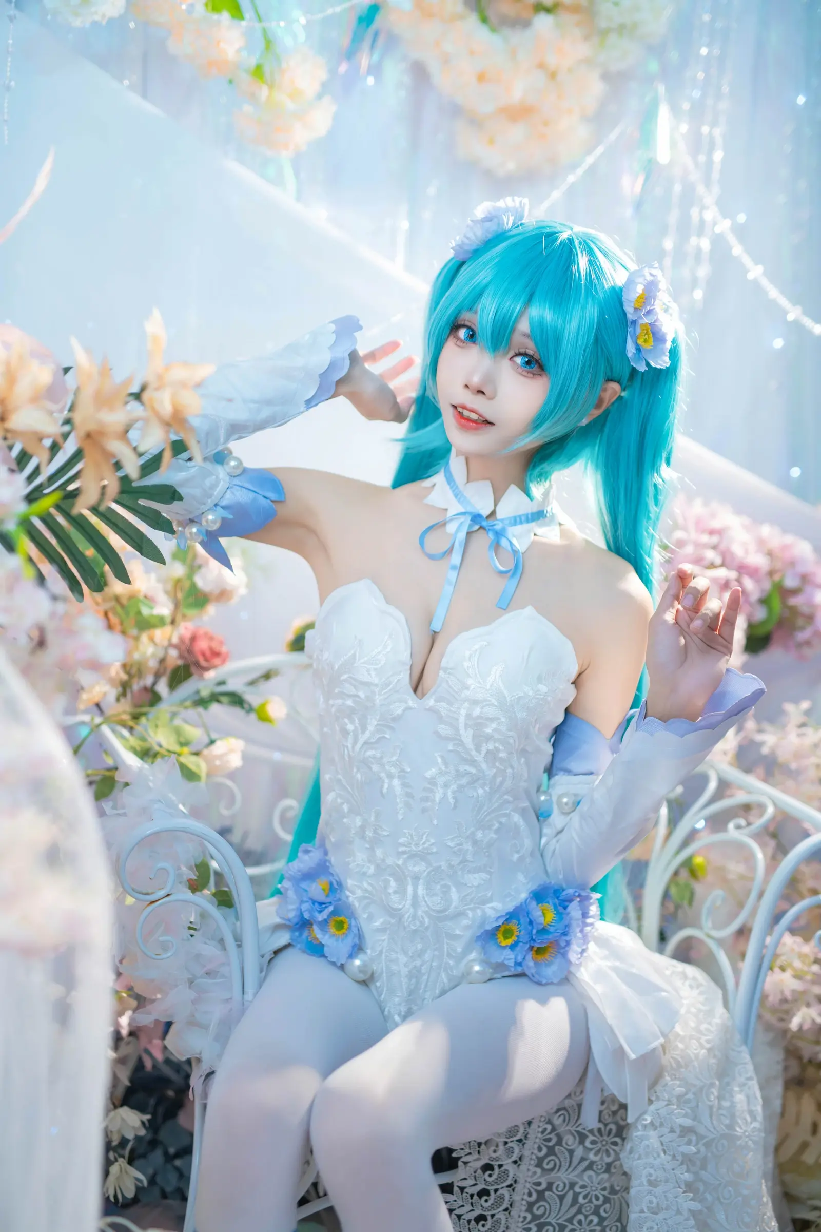 Aiwest hóa thân rem trong trang phục cosplay xinh đẹp